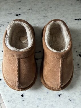 Toddler Moccasin Slipper 6C